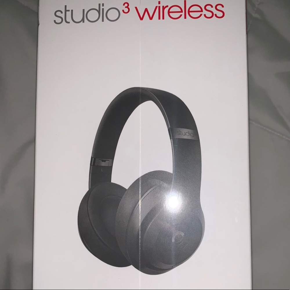 UNOPENED STUDIO 3 WIRELESS BEATS BY DRE HEADPHONES